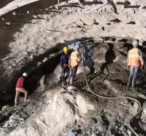 凭祥拱顶带模注浆料的施工流程及注意事项